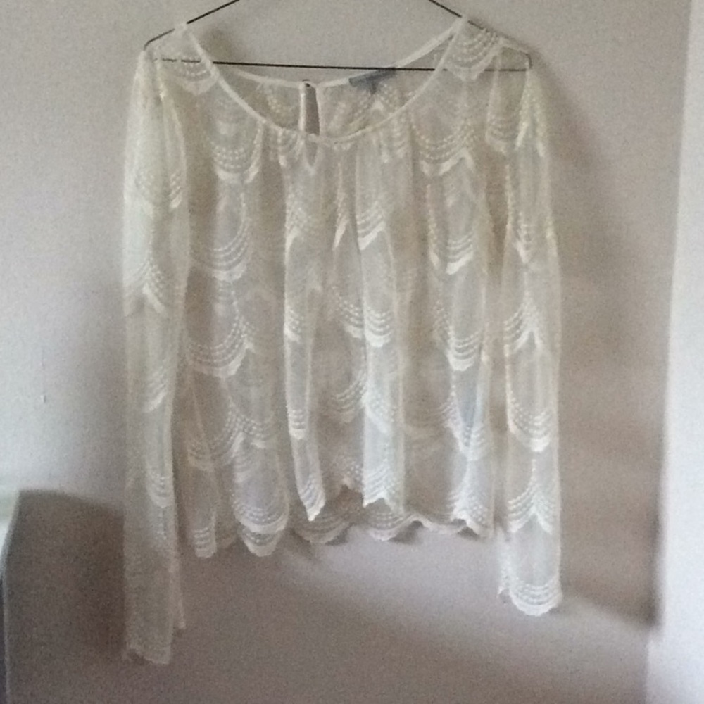 Gorgeous lacey long sleeved top.